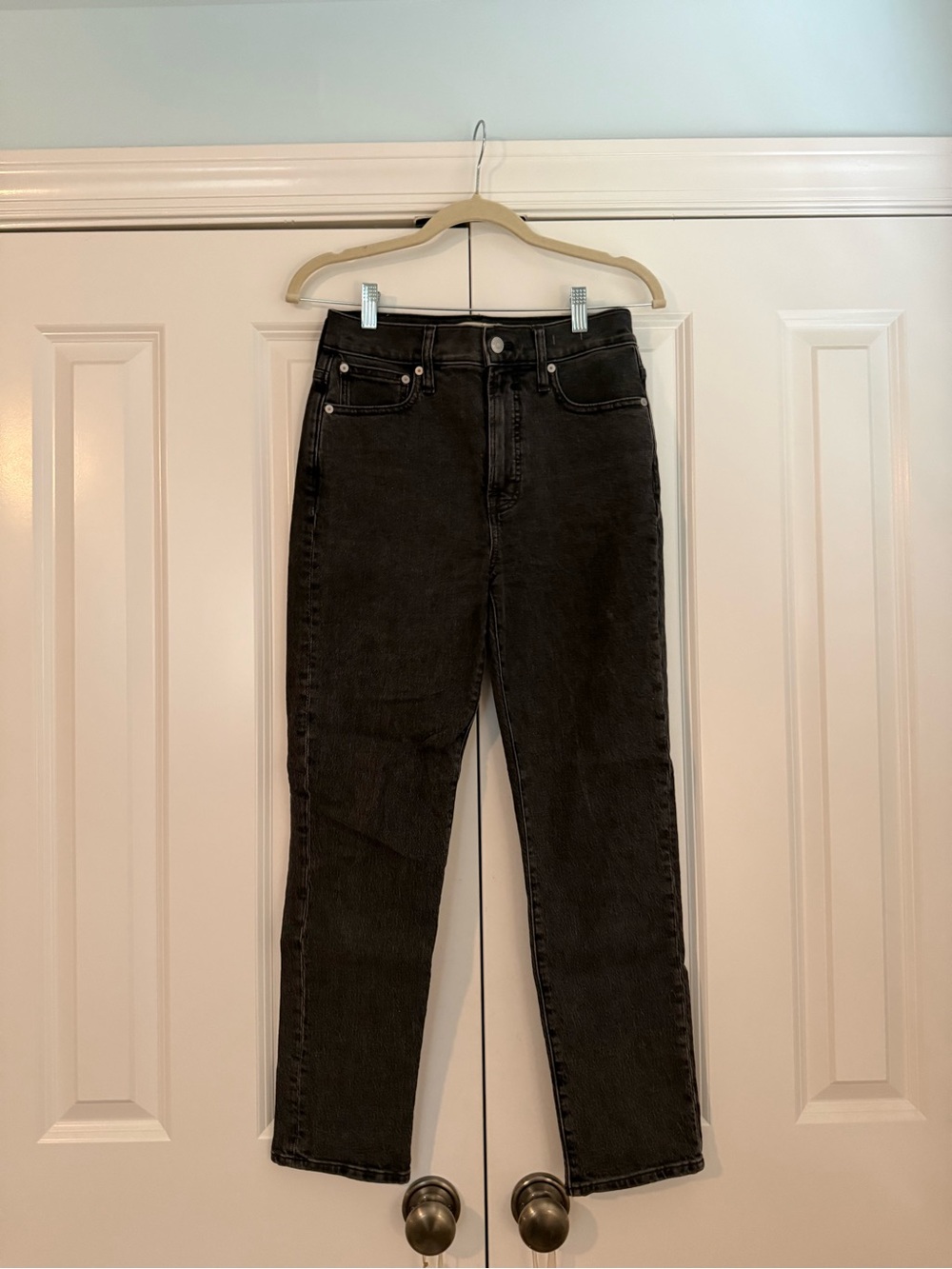 Madewell Straight-Leg High-Rise Jeans in Charcoal/Black